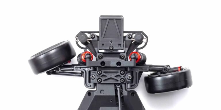 Train avant et grand angle de braquage du Kyosho Fazer D2